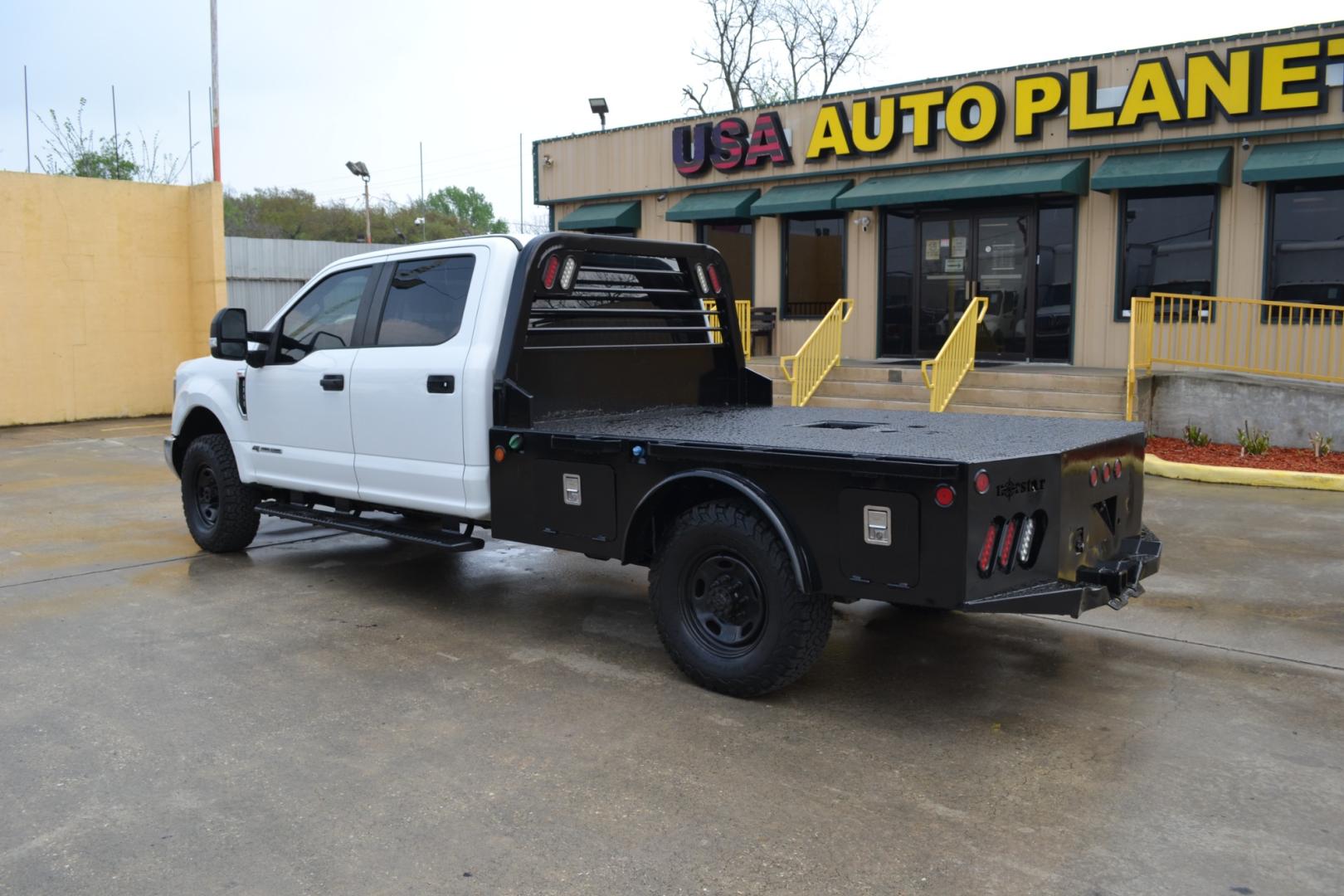 2019 WHITE /GRAY Ford F-350 with an POWERSTROKE 6.7L DIESEL engine, 6SPD AUTOMATIC transmission, located at 9172 North Fwy, Houston, TX, 77037, (713) 910-6868, 29.887470, -95.411903 - Photo#6